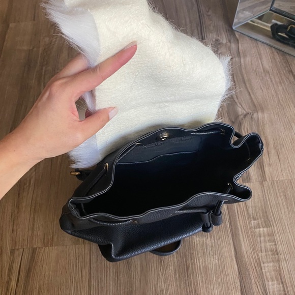 Backpack - Picture 4 of 5